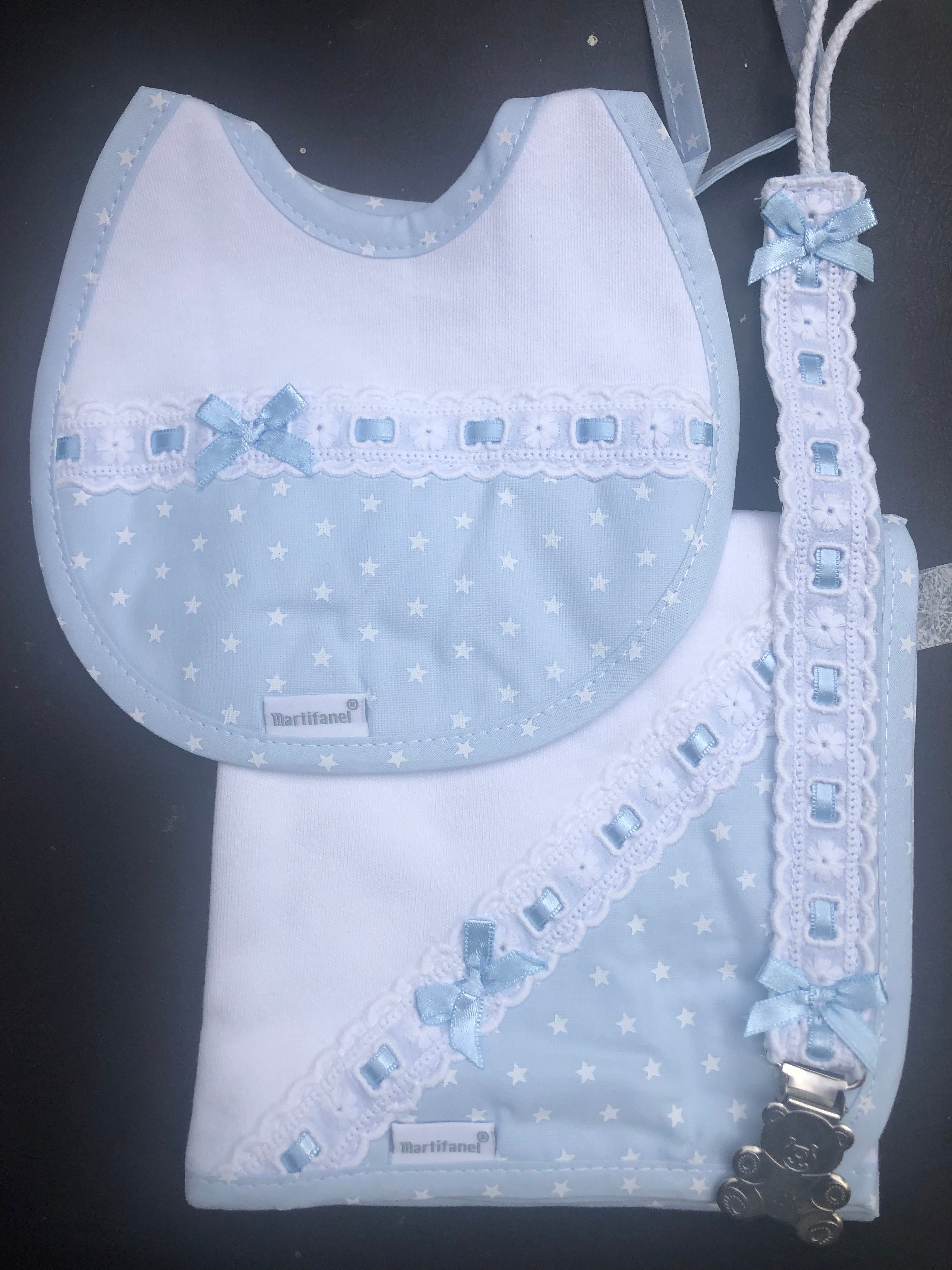 Baby gift Sets: Muslin, Cotton Bib and Dummy Clip